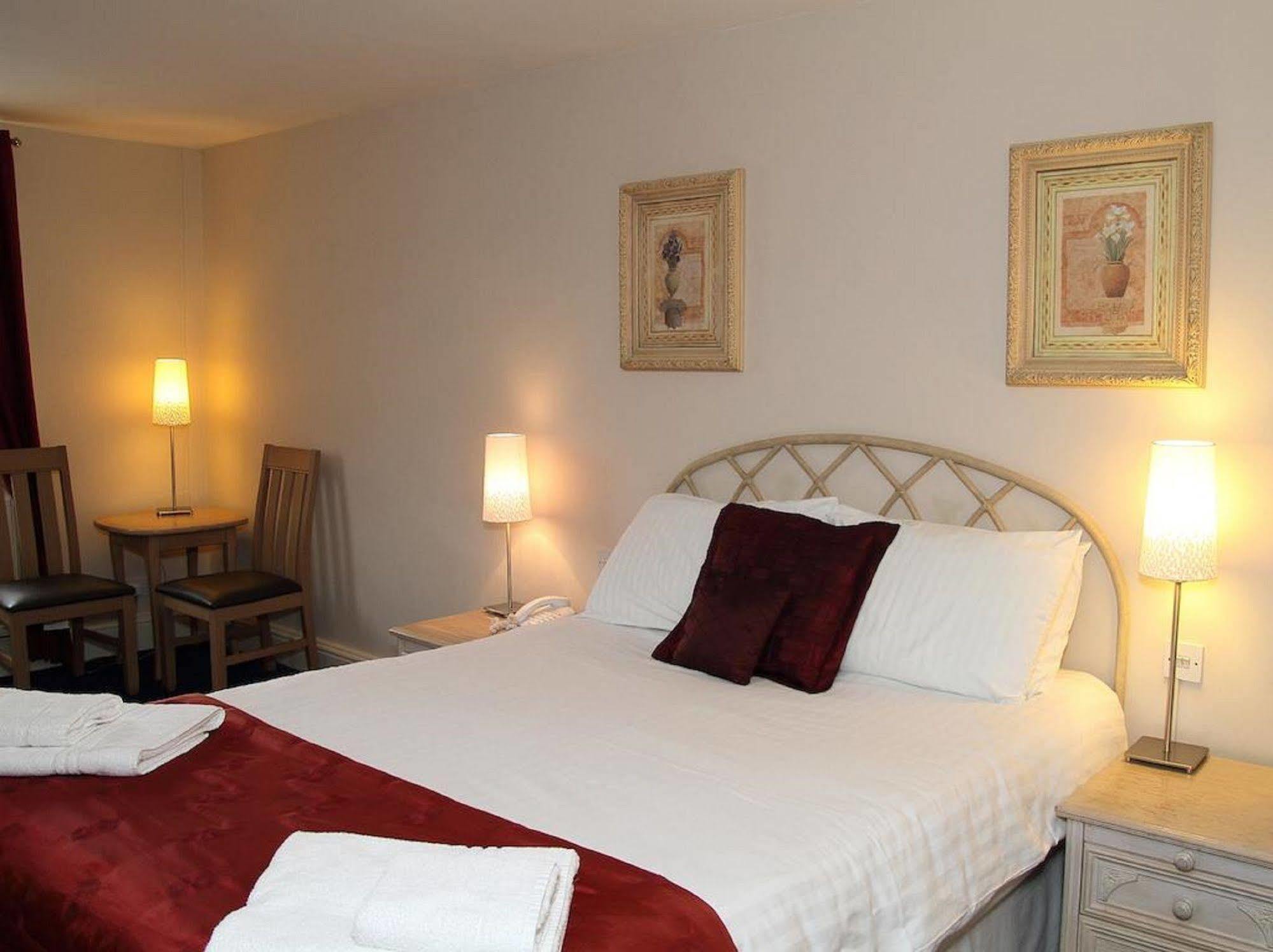 Millgate House 3*